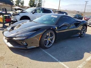 Ferrari F8 Tributo fotografiado en una subasta de vehículos en EE. UU.