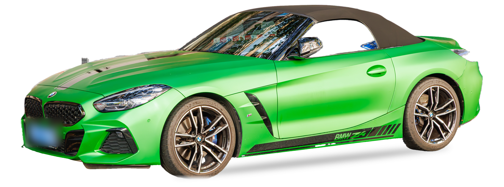 BMW Z4 verde (G29), roadster, vista frontal de tres cuartos, con las ubicaciones del VIN marcadas