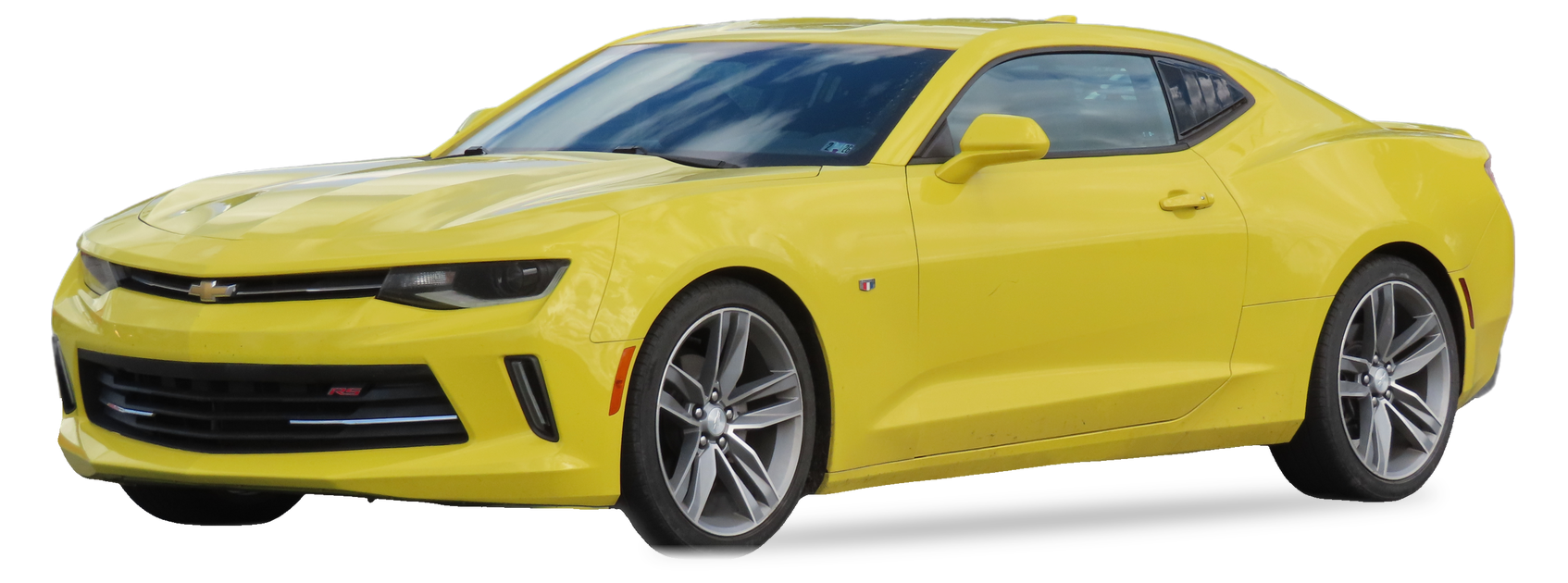 Chevrolet Camaro amarillo (sexta generación), cupé, vista frontal de tres cuartos, con las ubicaciones del VIN marcadas