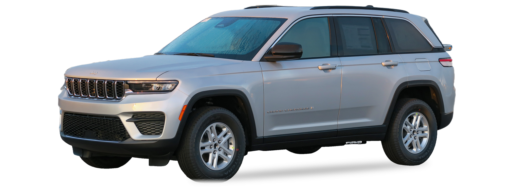 Silver Jeep Grand Cherokee (fifth generation) SUV, front three-quarter view, with the VIN locations marked