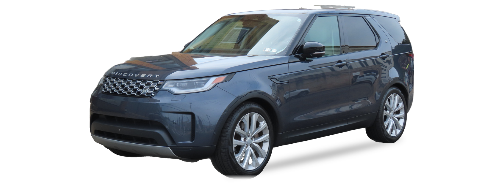 Land Rover Discovery azul oscuro (quinta generación), SUV, vista frontal de tres cuartos, con las ubicaciones del VIN marcadas