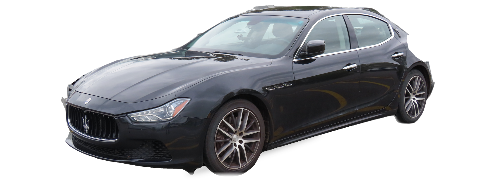 Maserati Ghibli negro (tercera generación), sedán, vista frontal de tres cuartos, con las ubicaciones del VIN marcadas