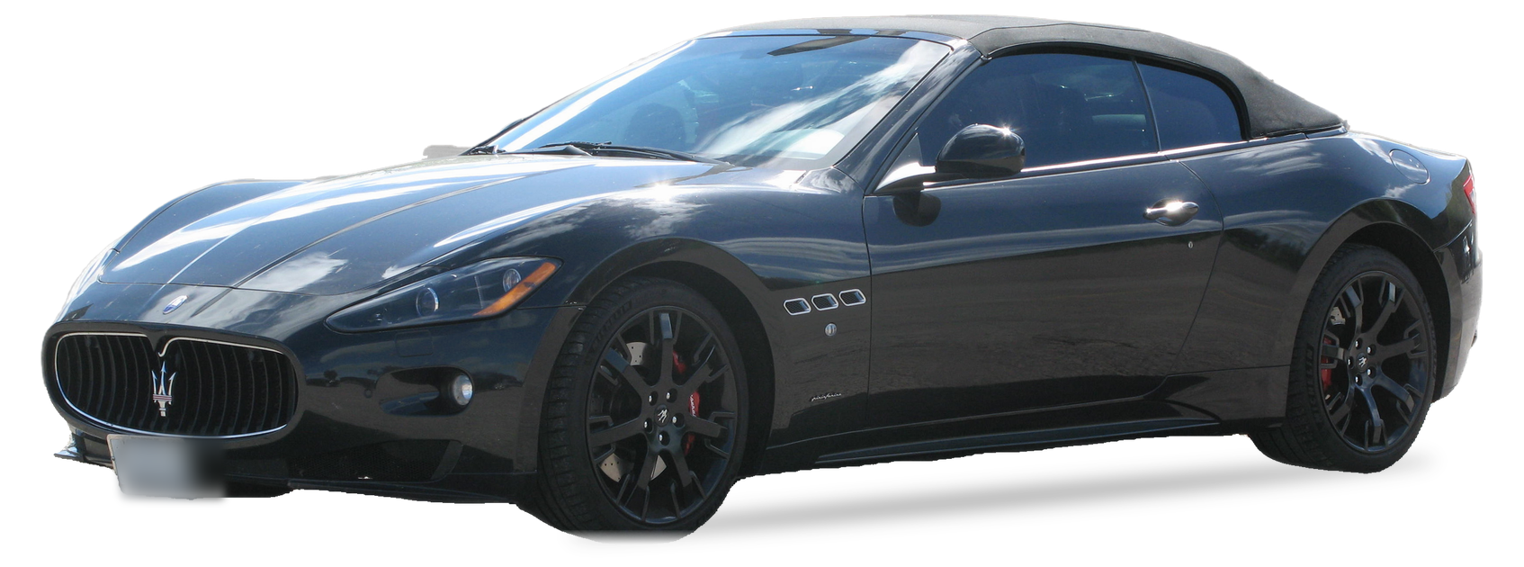 Maserati GranTurismo negro (primera generación), descapotable, vista frontal de tres cuartos, con las ubicaciones del VIN marcadas
