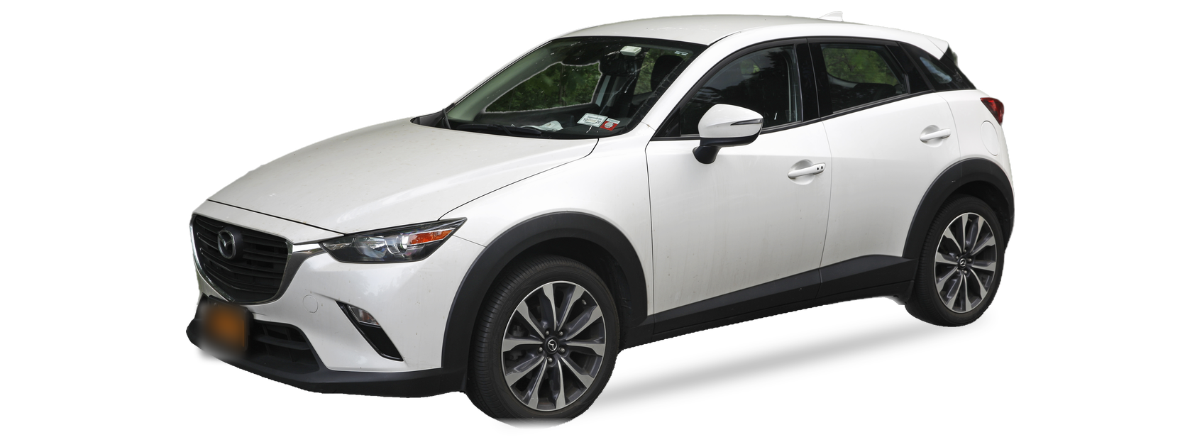 Mazda CX-3 blanco (primera generación), SUV, vista frontal de tres cuartos, con las ubicaciones del VIN marcadas