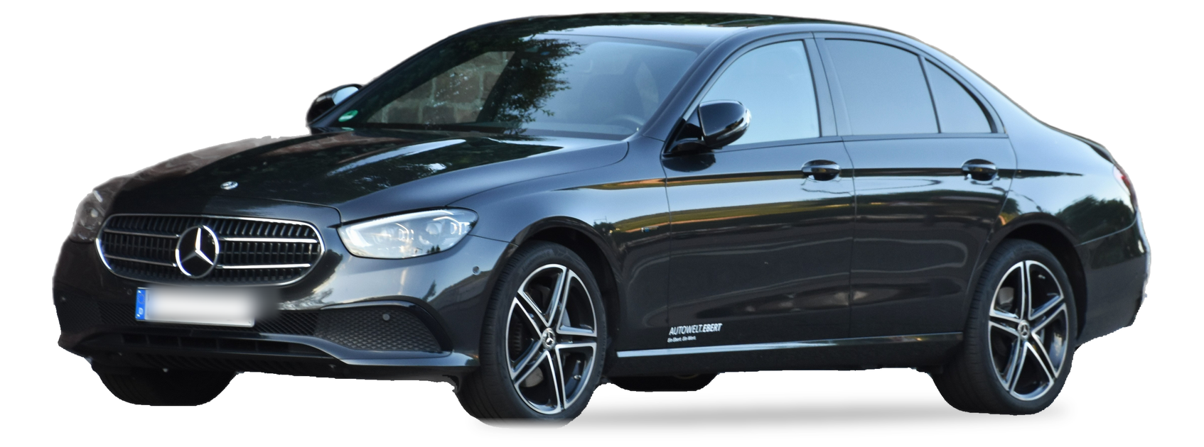 Mercedes-Benz E-Class negro (quinta generación), sedán, vista frontal de tres cuartos, con las ubicaciones del VIN marcadas