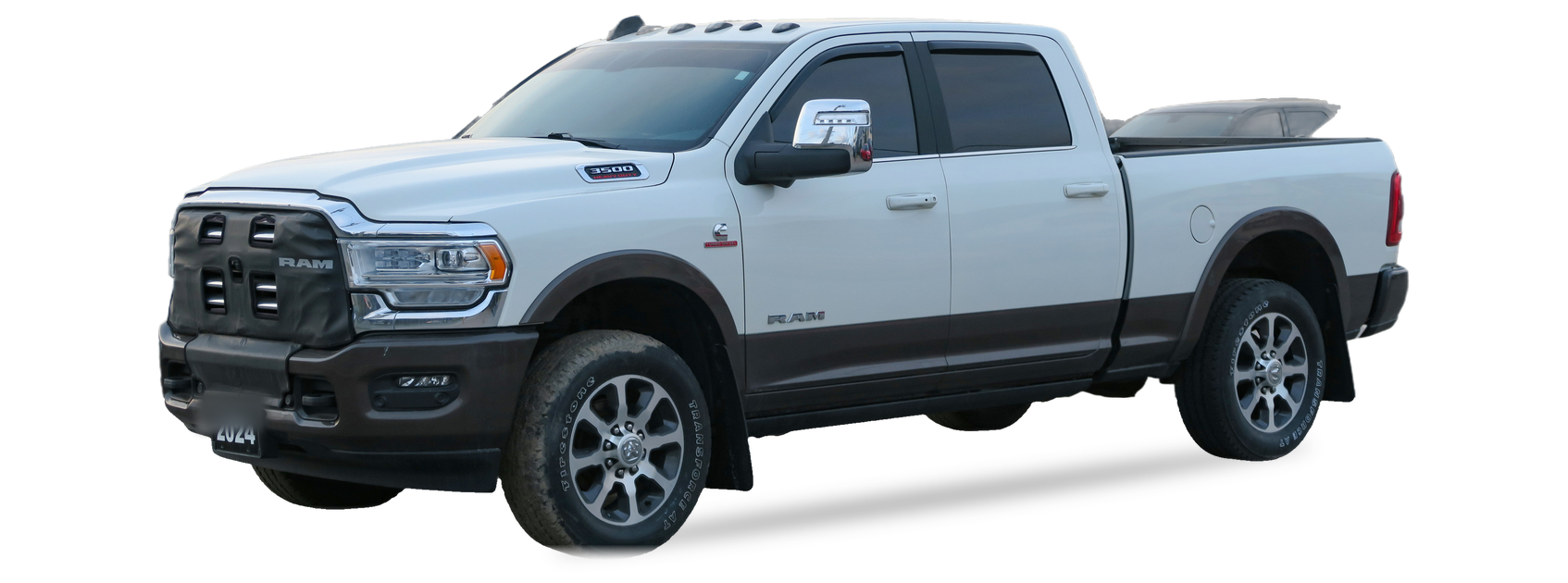 Ram 3500 bitono blanco y marrón (quinta generación), pickup doble cabina, vista frontal de tres cuartos, con las ubicaciones del VIN marcadas