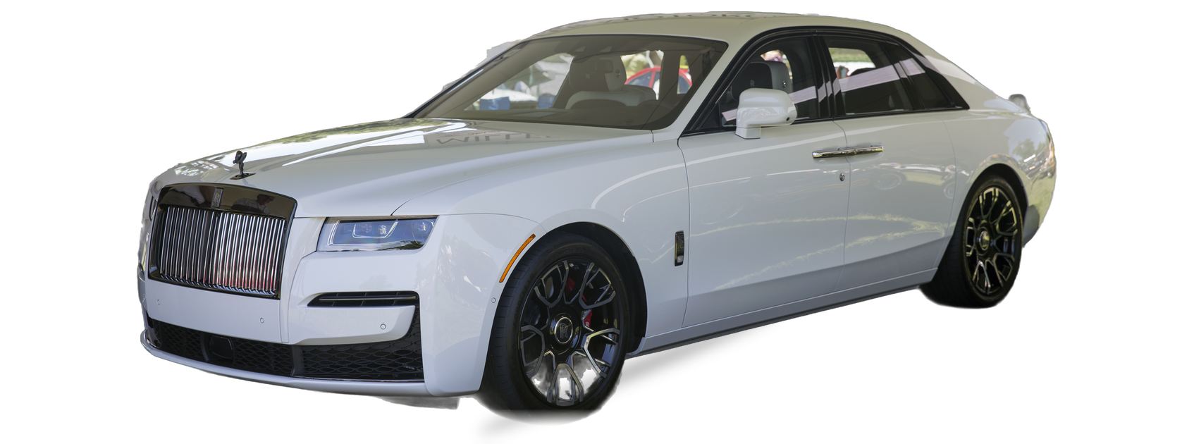 Rolls-Royce Ghost blanco (segunda generación), vista frontal de tres cuartos, con las ubicaciones del VIN marcadas