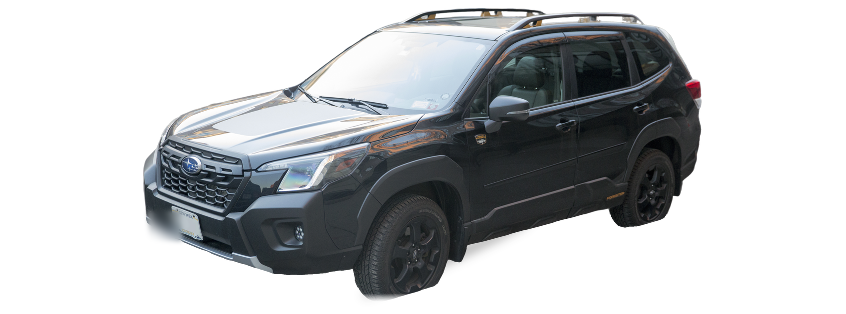 Subaru Forester negro (quinta generación), SUV, vista frontal de tres cuartos, con las ubicaciones del VIN marcadas