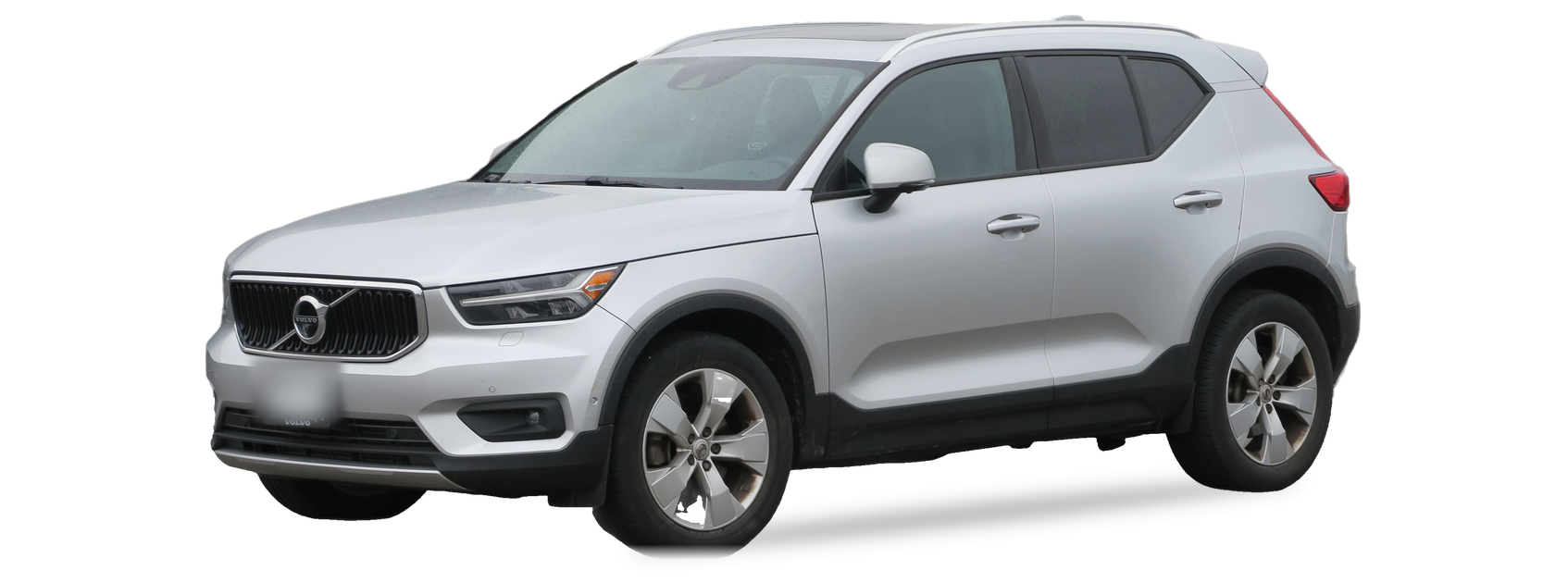 Volvo XC40 plateado (primera generación), SUV, vista frontal de tres cuartos, con las ubicaciones del VIN marcadas